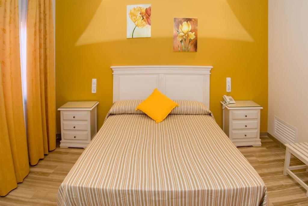Hotel Los Girasoles Valencina de la Concepcion Room photo